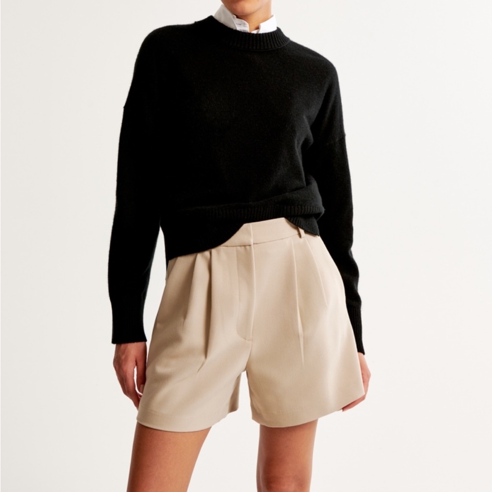 Abercrombie & Fitch Ultra High Rise Tailored Short